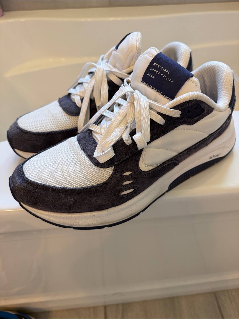 Men's Municipal White and Navy Athletic Sneakers 11.5